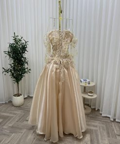 Alternative view of فستان سهرة شامبين مطرّز بورود ناعمة وأكمام شفافة