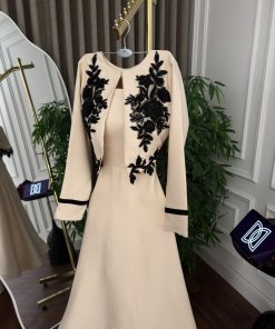 Alternative view of فستان سهرة بيج أنيق وأكمام طويلة