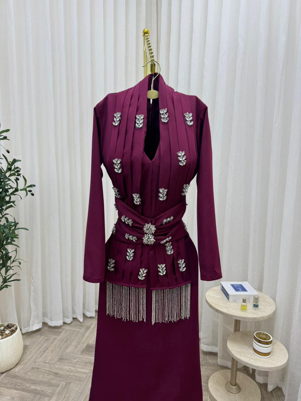 فستان سهرة عنابي فخم - الصورة 3