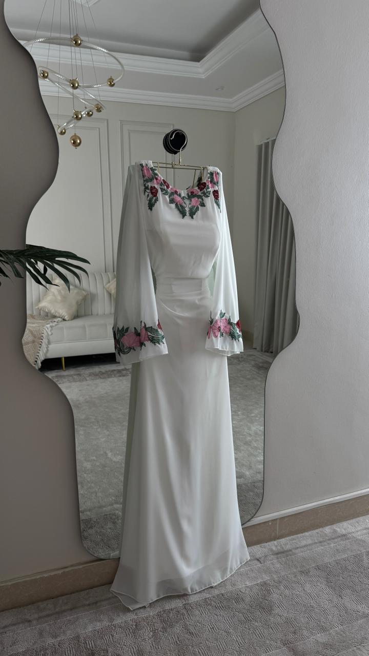فستان سهرة أبيض طويل