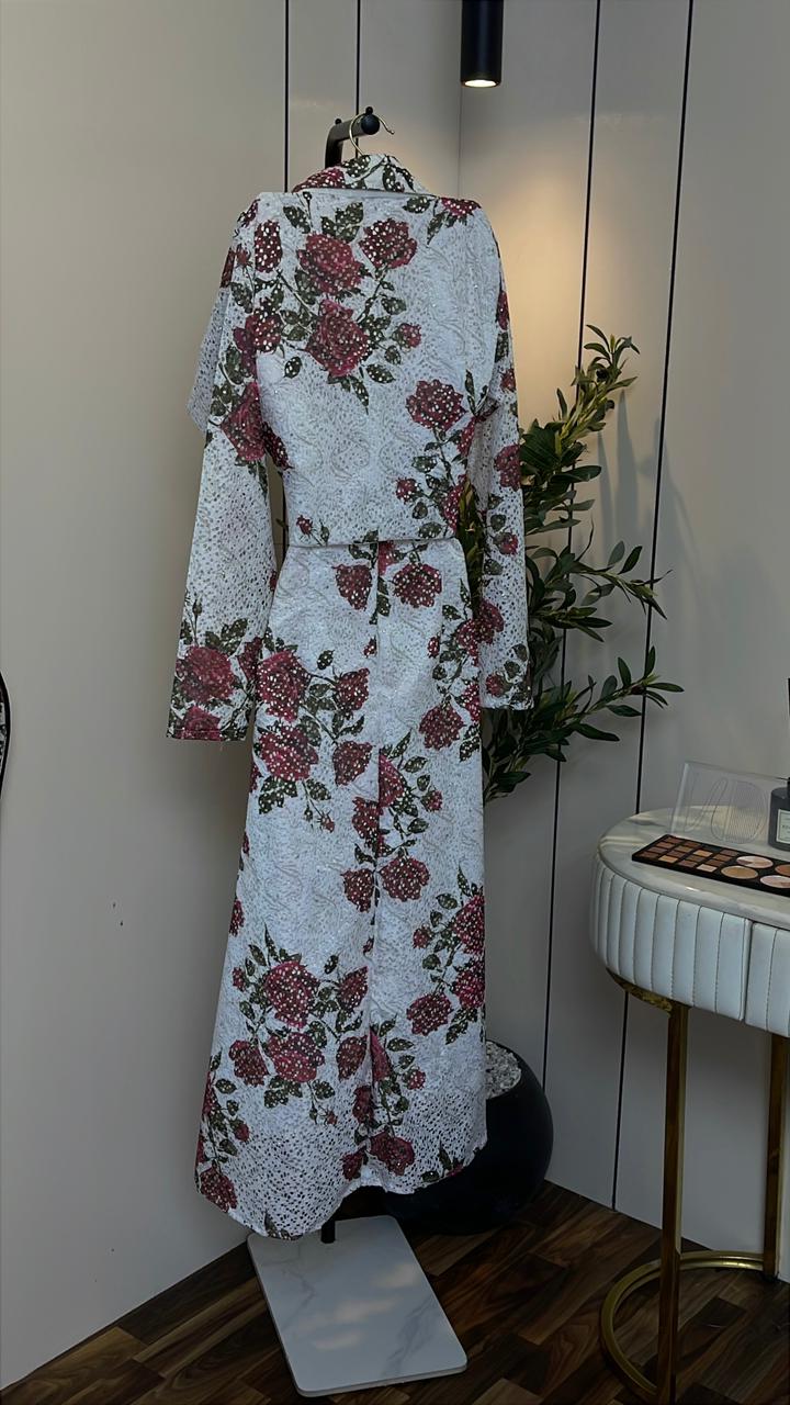 فستان أبيض ميدي بنقشة زهور وأكمام طويلة أنيقة - الصورة 6