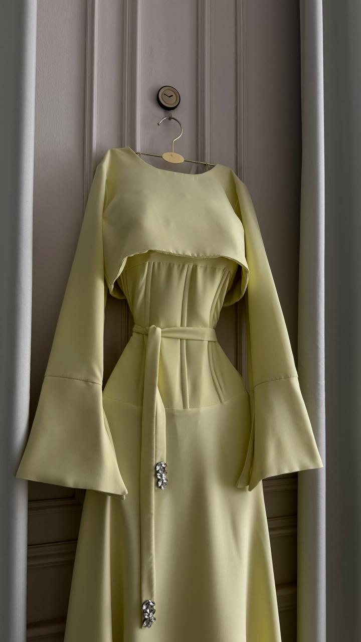فستان أصفر فاتح طويل بتصميم أنيق وأكمام واسعة - الصورة 4