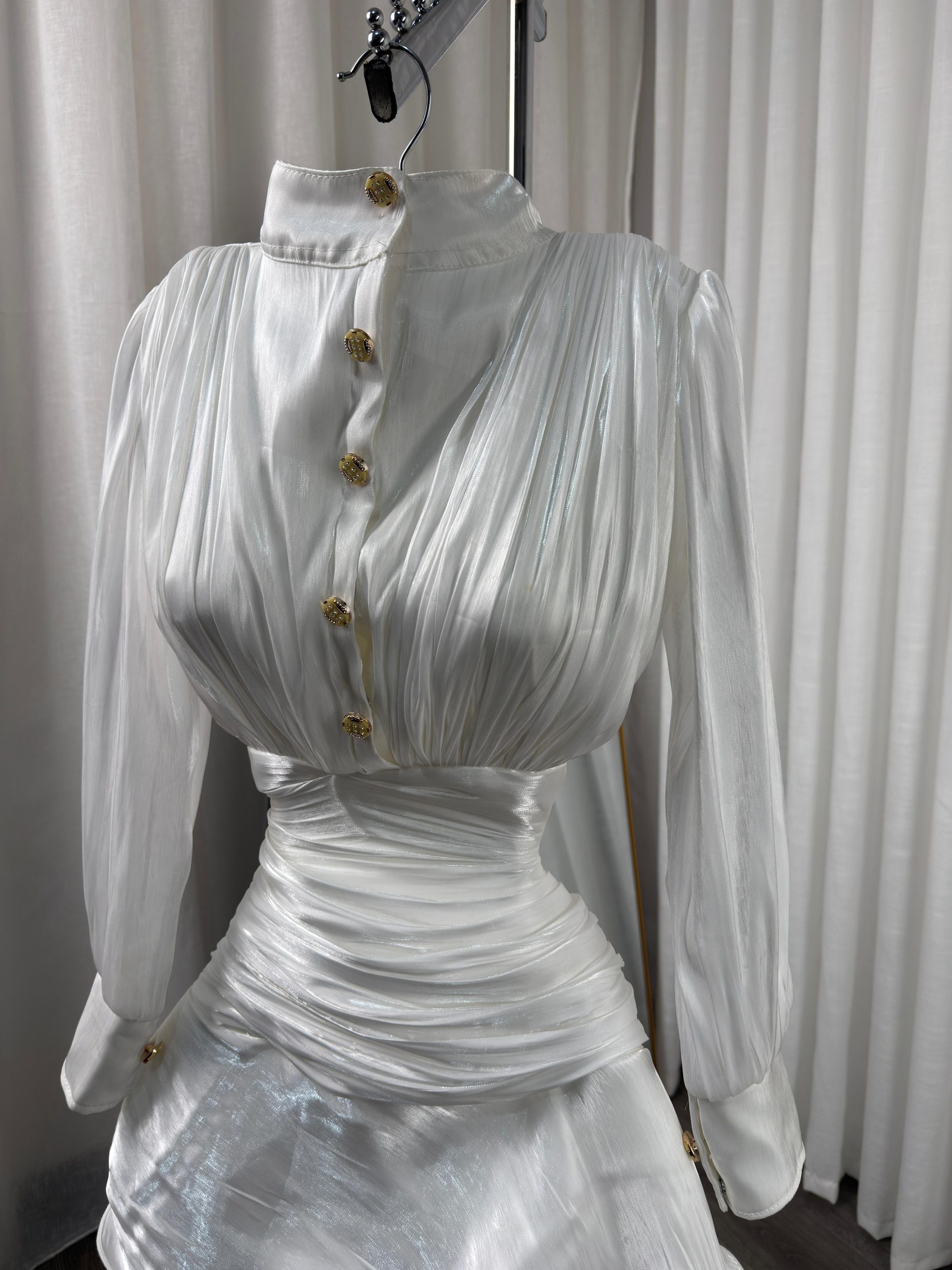 فستان سهرة بلون أبيض - الصورة 3