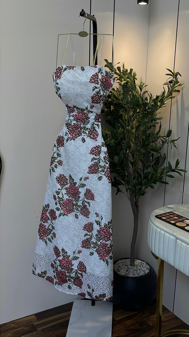 فستان أبيض ميدي بنقشة زهور وأكمام طويلة أنيقة - الصورة 3