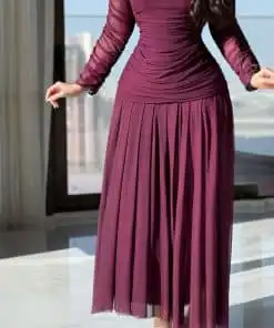 فستان سهرة طويل بقصة أنثوية راقية