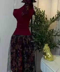Alternative view of فستان خمري قصير بتول مزخرف ووشاح أنيق