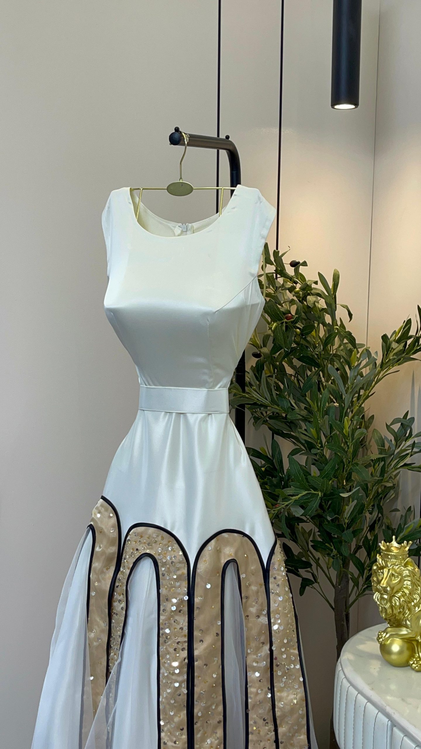 فستان سهرة أبيض طويل - الصورة 4