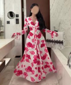 فستان سهرة أبيض في فوشي