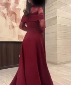 Alternative view of فستان سهرة عنابي بتصميم دانتيل وأكمام شفافة