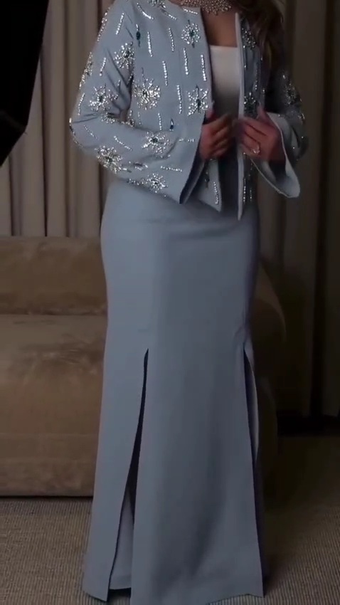 طقم فستان سماوي فاتح مع جاكيت مطرّز فاخر