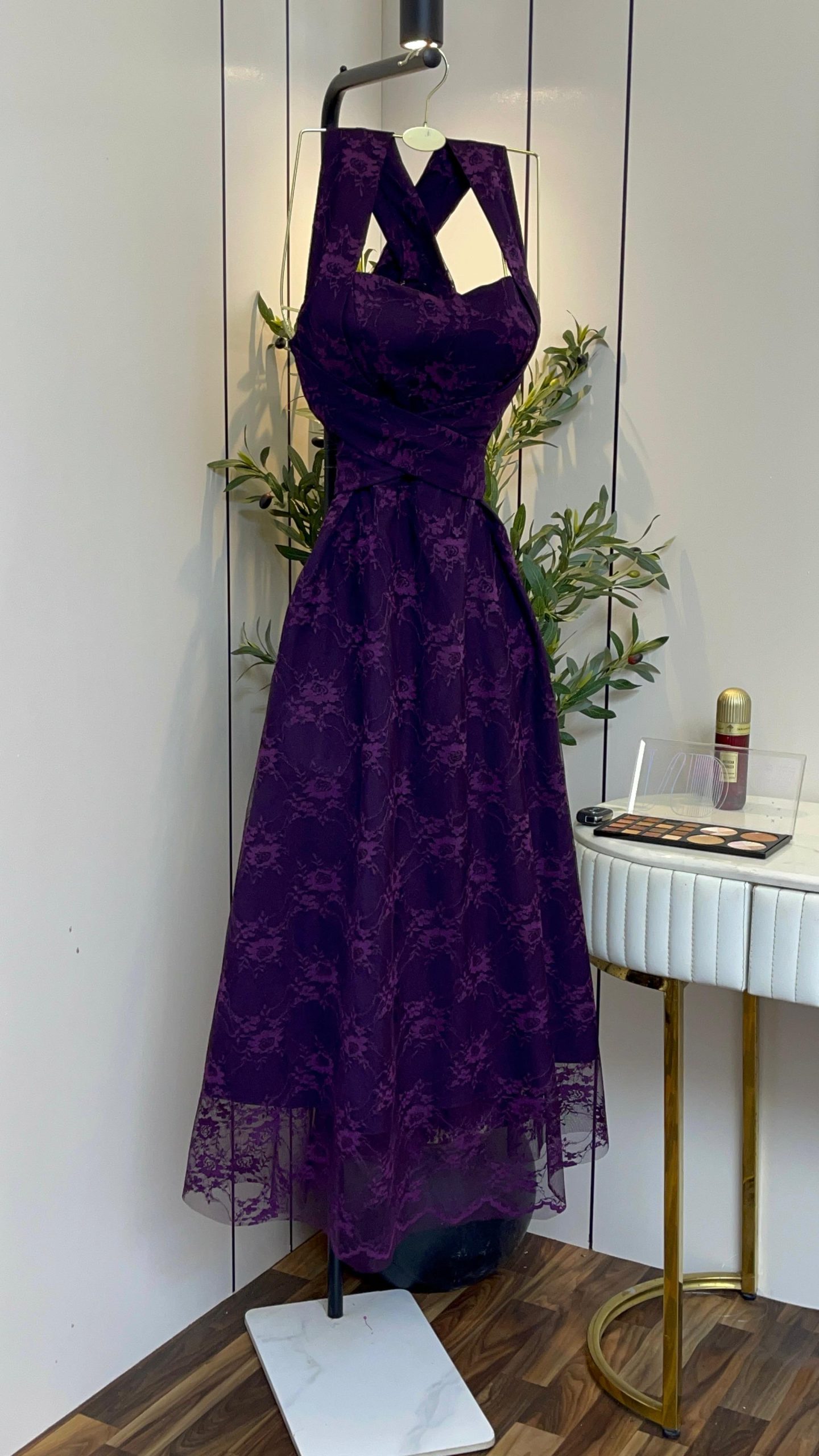 فستان بنفسجي قصير بدانتيل فاخر - الصورة 3