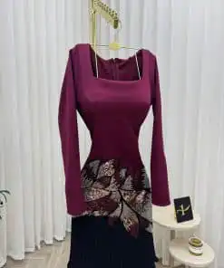 Alternative view of فستان مناسبات عنابي وأسود بطبقات أنيقة