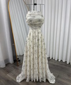 Alternative view of فستان أوف وايت طويل بدانتيل مطرز