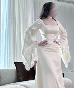 فستان سهرة أوف وايت طويل بأكمام دانتيل واسعة