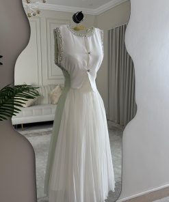 فستان أبيض ميد بتنورة شيفون