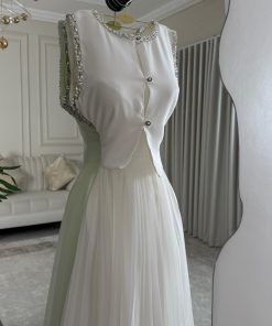 Alternative view of فستان أبيض ميد بتنورة شيفون