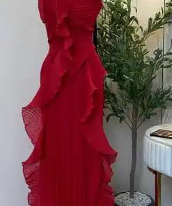 Alternative view of فستان سهرة أحمر طويل بكشكش انسيابي