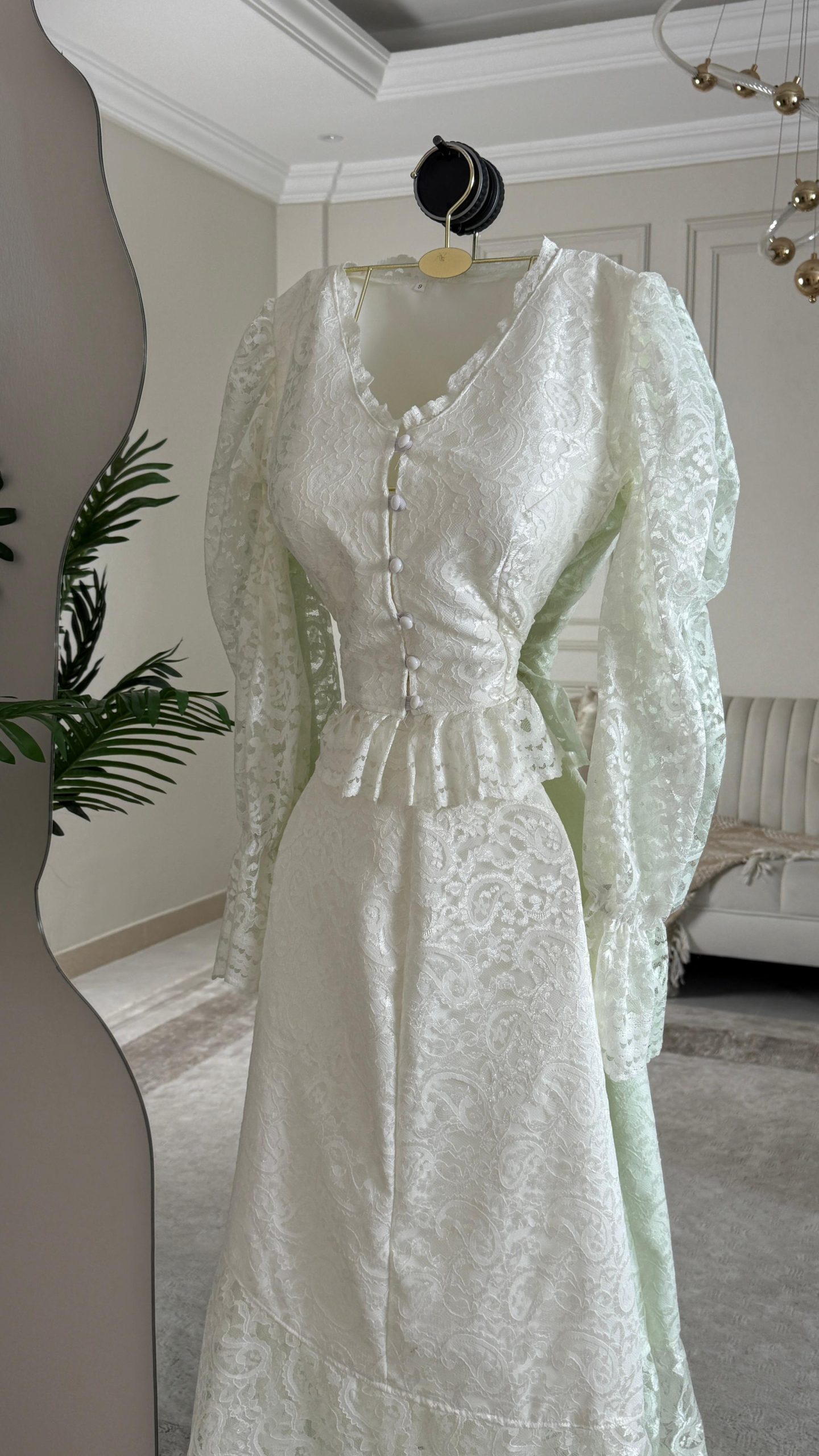 فستان دانتيل أبيض طويل محتشم - الصورة 4