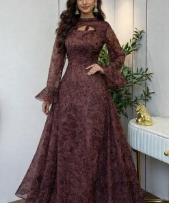 فستان سهرة بني أنيق بكم طويل وقصة واسعة