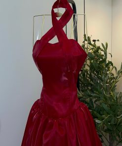 Alternative view of فستان سهرة أحمر فاخر بقصة ملكية