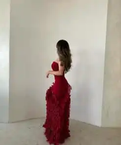 Alternative view of فستان سهرة أحمر منفوش بذيل كشكش فاخر