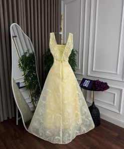 Alternative view of فستان سهرة أصفر أنيق بتطريز فاخر وتصميم منفوش