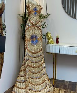 Alternative view of فستان سهرة ذهبي مطرز فاخر بذيل طويل