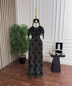 Alternative view of فستان سهرة أسود مع أكتاف متدلية