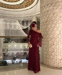 فستان سهرة نبيتي كتف واحد وأكمام شفافة