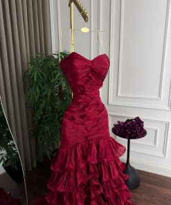 Alternative view of فستان سهرة أحمر جذاب بطبقات شيفون