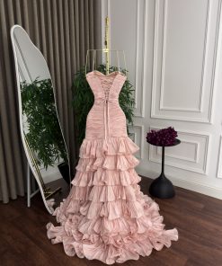 Alternative view of فستان سهرة وردي فاخر بطبقات شيفون