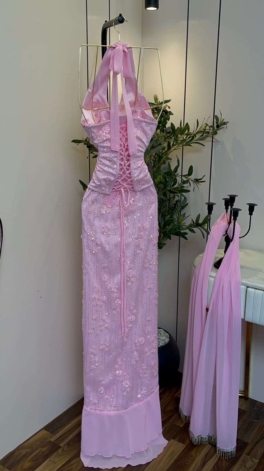 فستان سهرة وردي فاخر - الصورة 2