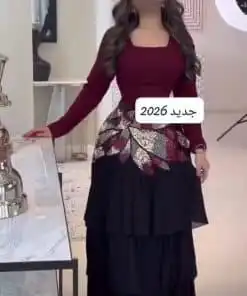 فستان مناسبات عنابي وأسود بطبقات أنيقة