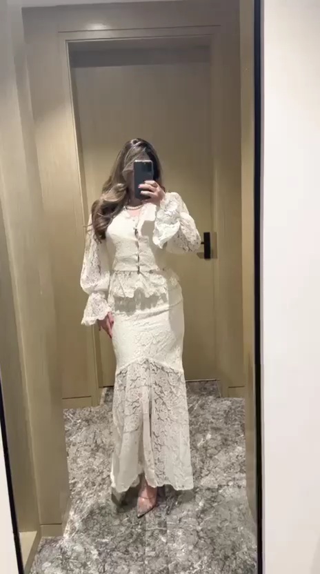 فستان دانتيل أبيض طويل محتشم