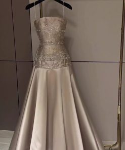 فستان سهرة طويلة بدون أكمام