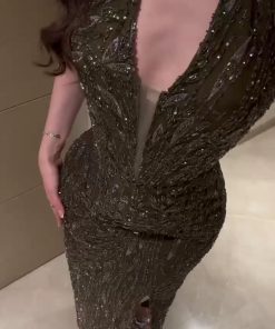 فستان سهرة زيتي بفتحة جانبية وتطريز لامع فاخر | متجر روزيتا