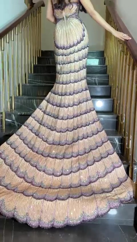 فستان سهرة ذهبي مطرز فاخر بذيل طويل - الصورة 5