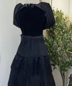 Alternative view of فستان سهرة أسود فاخر بطبقات كسرات أنيقة – متجر روزيتا السعودية