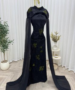 فستان سهرة أسود فاخر بتطريز أخضر
