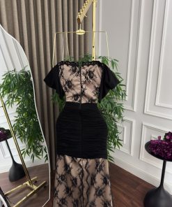 Alternative view of فستان سهرة أسود أوف شولدر بدانتيل