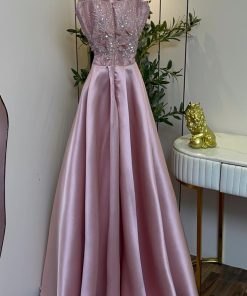 Alternative view of فستان سهرة وردي فاخر بتطريز لامع