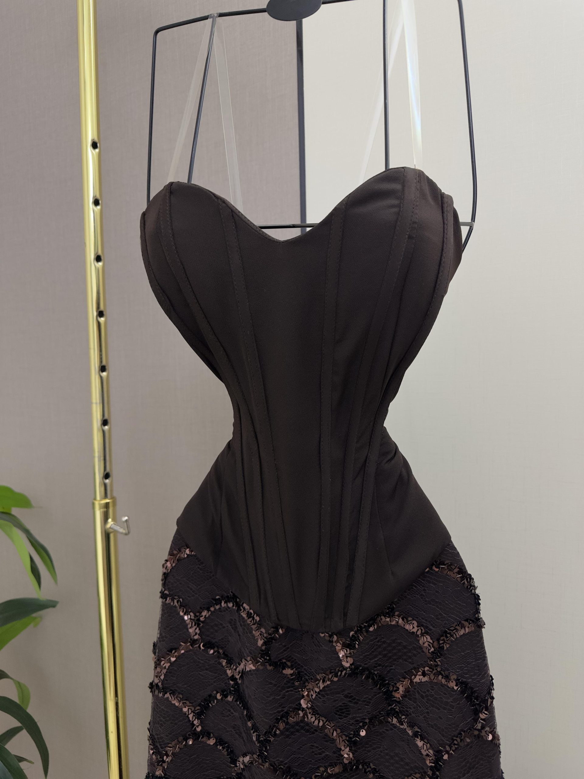 فستان سهرة بني فاخر كورسيه مع تنورة - الصورة 3