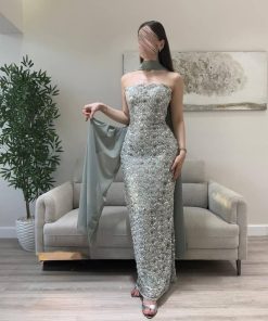 فستان سهرة أخضر ضيقة مع شال أنيق