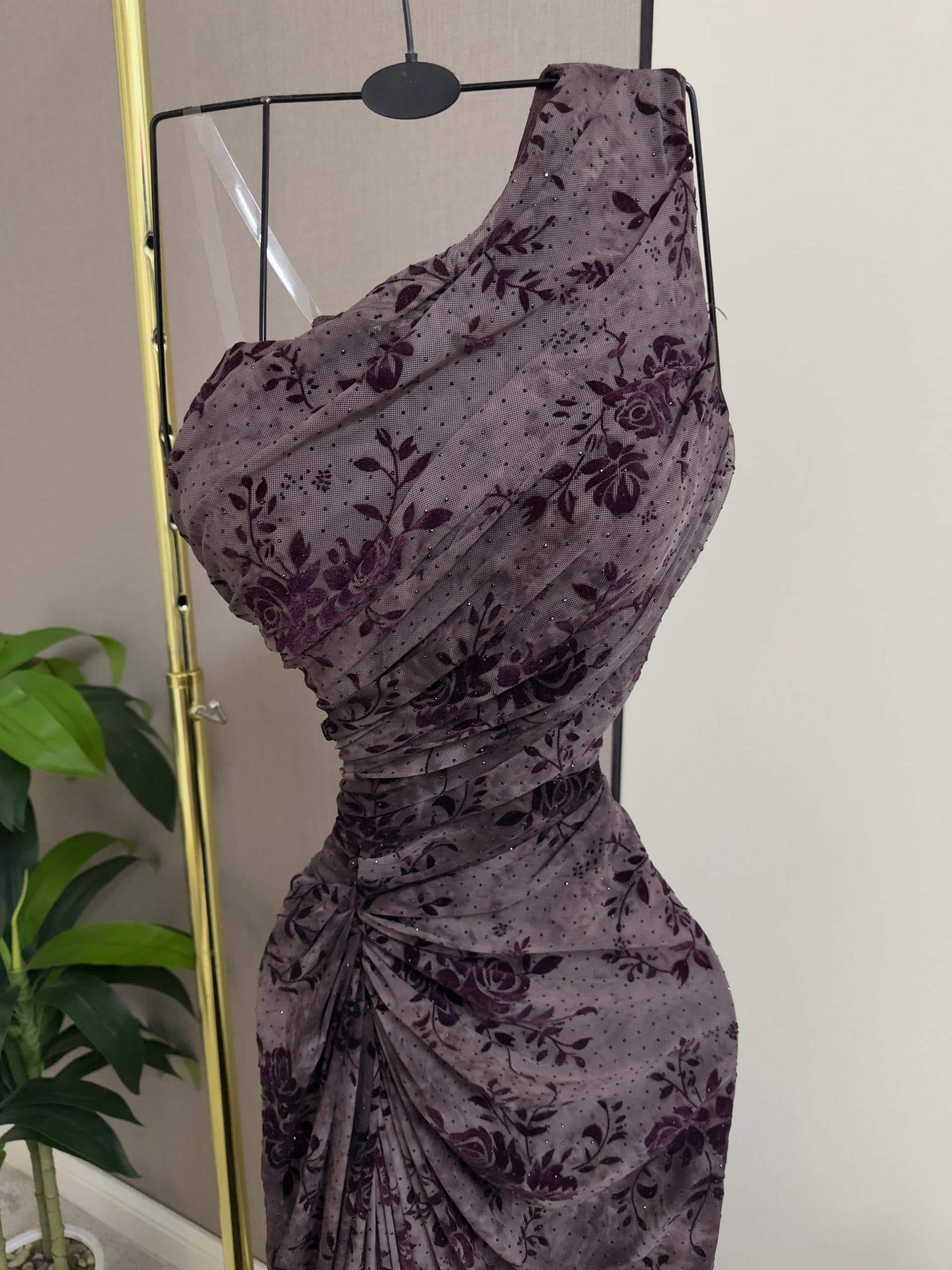 فستان سهرة أنيق كتف واحد بنقشة ورود - الصورة 4