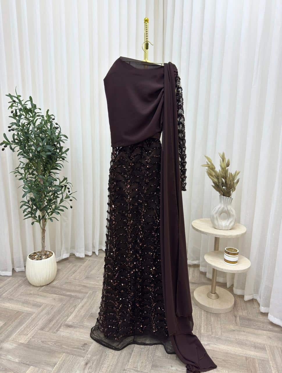 فستان سهرة فاخر وأكمام شفافة - الصورة 3