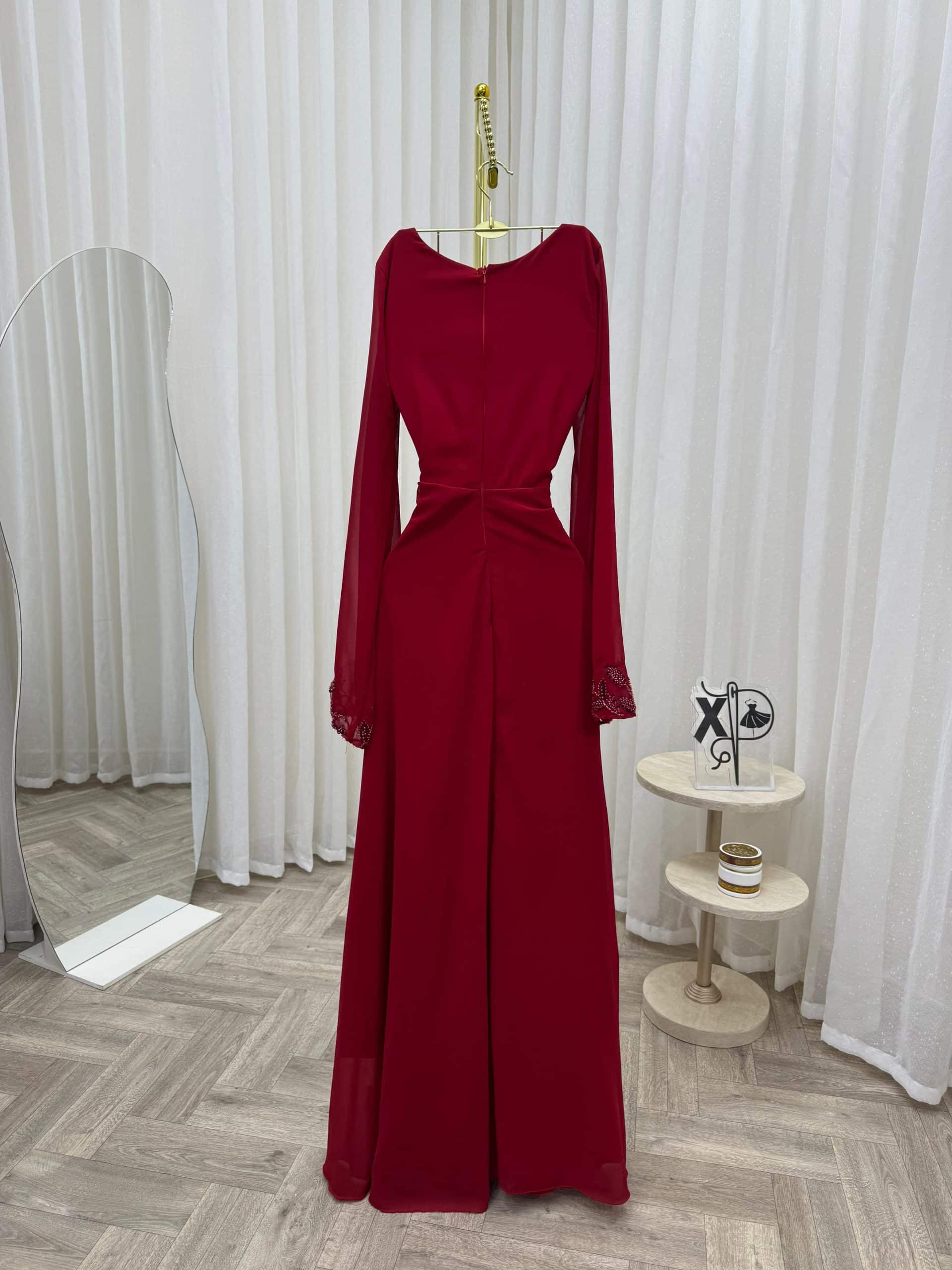 فستان سهرة أحمر ناعم وأكمام شفافة - الصورة 3