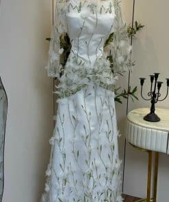 Alternative view of فستان سهرة أبيض وأكمام شفافة أنيقة