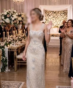 فستان سهرة طويل فخم مطرز بالأحجار