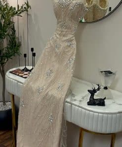 Alternative view of فستان سهرة طويل فخم مطرز بالأحجار