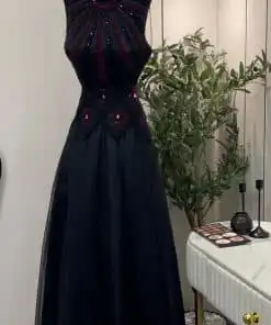 Alternative view of فستان سهرة طويل أسود تصميم أنيق مطرز